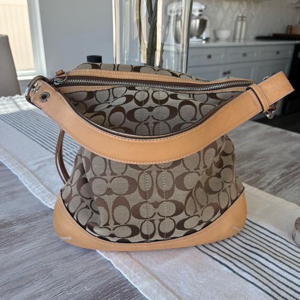 ππ¦ Coach Vintage Signature Brown and Tan Shoulder Bag - Picture 13 of 14